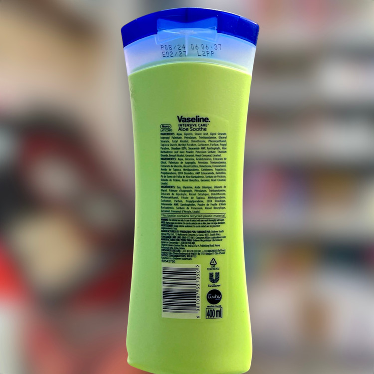 قسمت پشتی لوسیون بدن وازلین به همراه تاریخ تولید و انقضا
