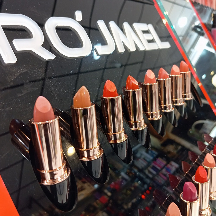 رژ لب جامد رژمل (Rojmel) مدل Stick Lipstick | ماندگاری بالا و آبرسان