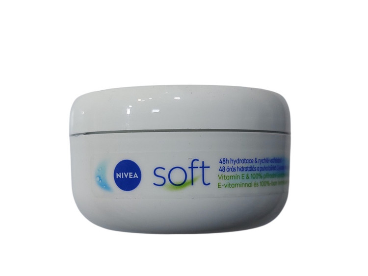 کرم مرطوبکننده نیوآ سافت (Nivea Soft) کاسهای؛ آبرسان سبک با جذب سریع